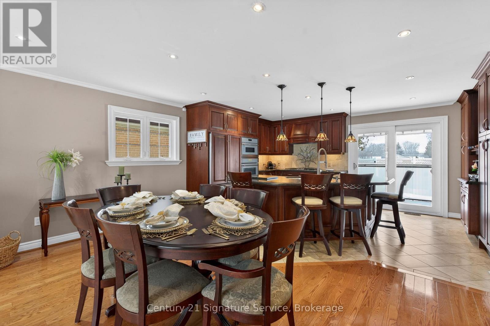 22 Staveley Crescent, Brampton, Ontario  L6W 2R9 - Photo 11 - W12724664