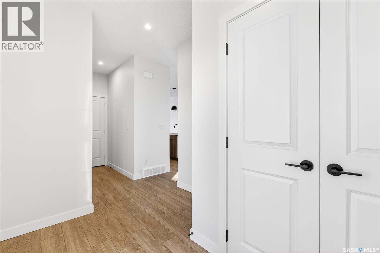 283 Nazarali Way, Saskatoon, Saskatchewan  S7V 1X6 - Photo 4 - SK030573