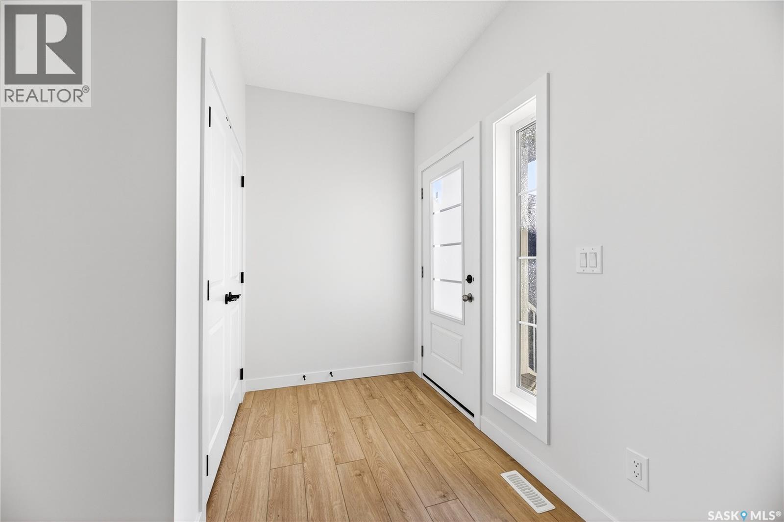 283 Nazarali Way, Saskatoon, Saskatchewan  S7V 1X6 - Photo 3 - SK030573