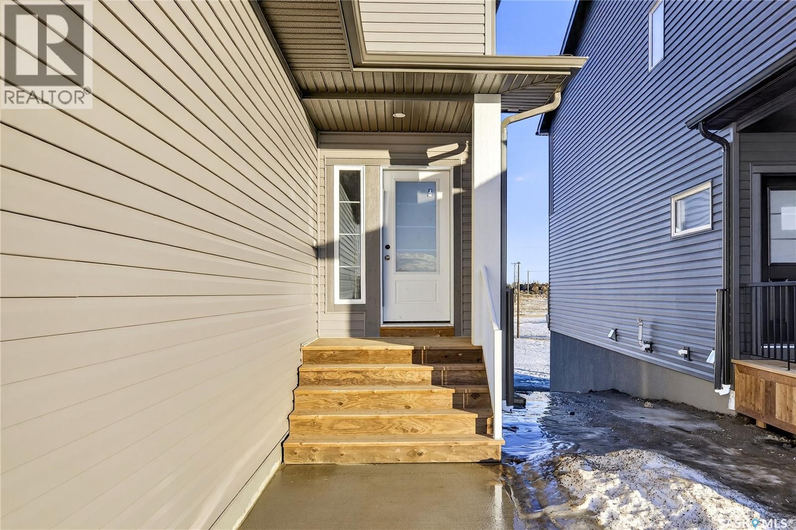 283 Nazarali Way, Saskatoon, Saskatchewan  S7V 1X6 - Photo 2 - SK030573