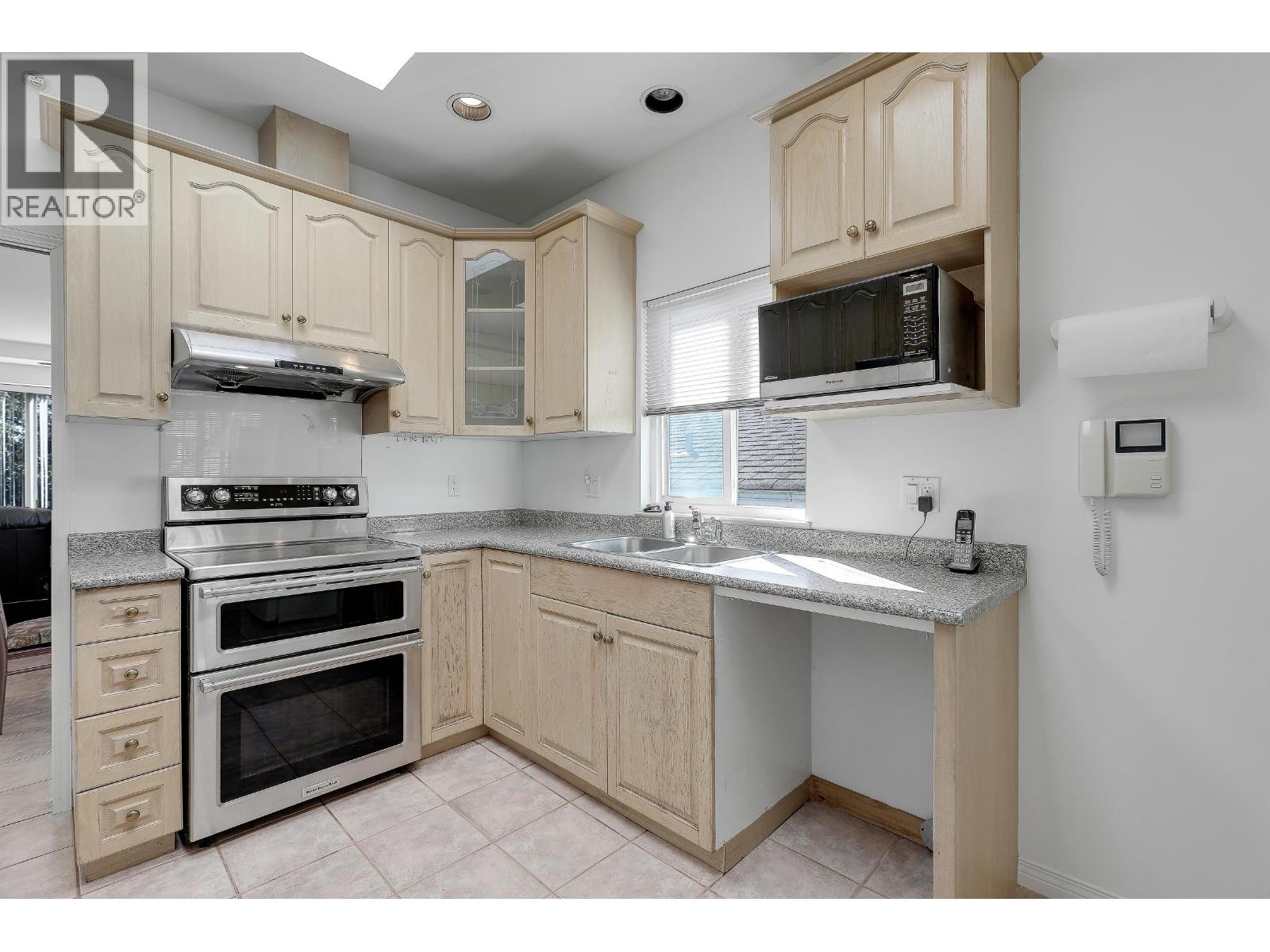 1257 E 60th Avenue, Vancouver, British Columbia  V5X 2A6 - Photo 12 - R3084623