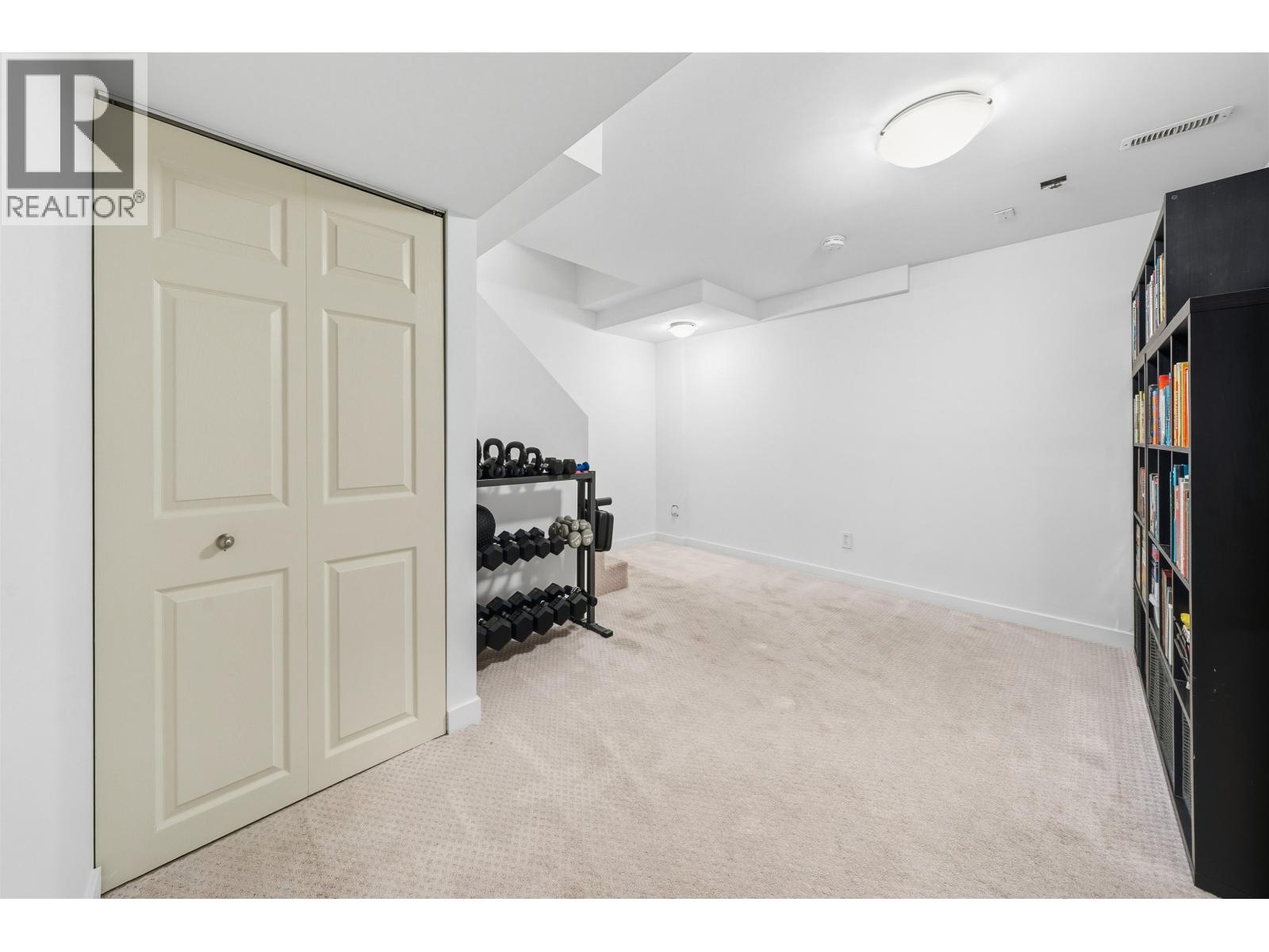 4742 Laurelwood Place, Burnaby, British Columbia  V5G 4B2 - Photo 9 - R3099755