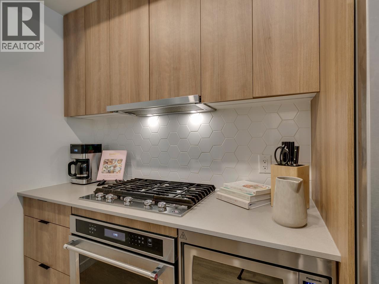 8 533 E 3rd Street, North Vancouver, British Columbia V7L 1G4 - Photo 10 - R3112064