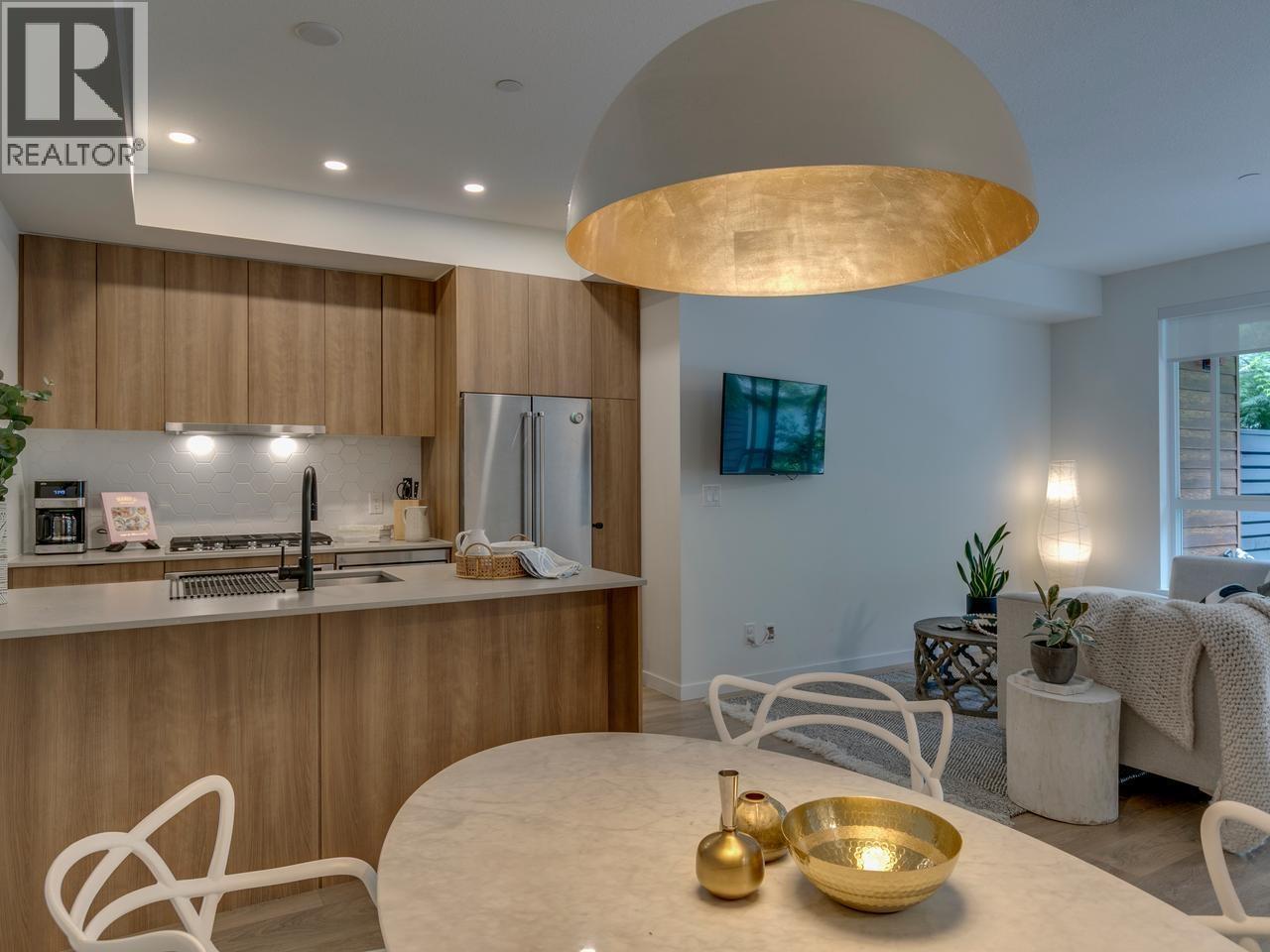 8 533 E 3rd Street, North Vancouver, British Columbia V7L 1G4 - Photo 13 - R3112064