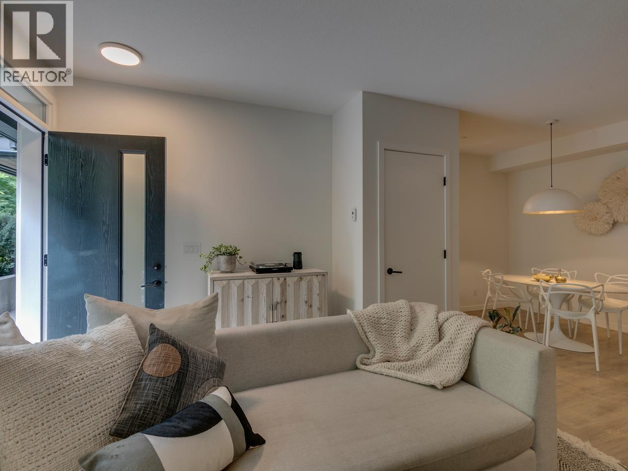 8 533 E 3rd Street, North Vancouver, British Columbia V7L 1G4 - Photo 4 - R3112064