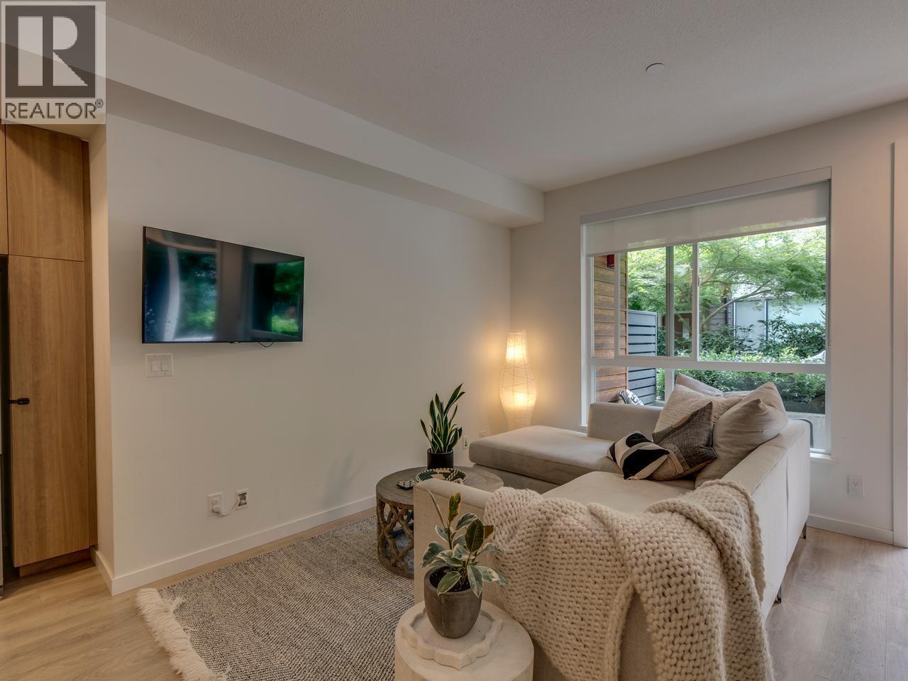 8 533 E 3rd Street, North Vancouver, British Columbia V7L 1G4 - Photo 5 - R3112064