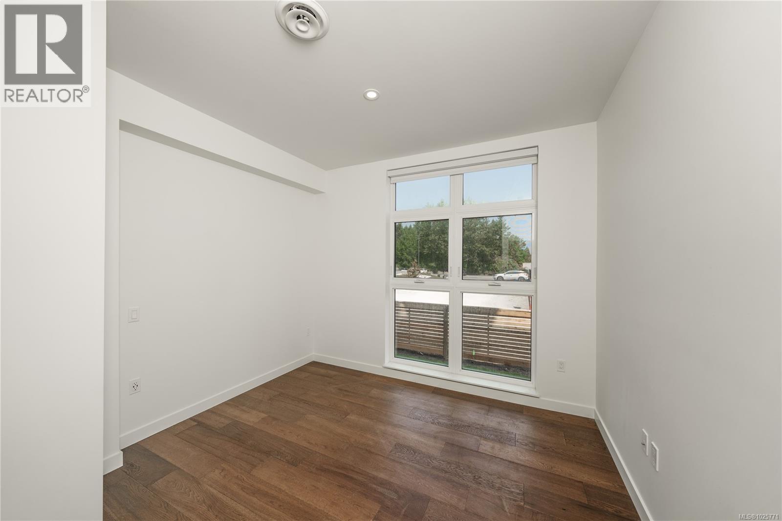 105 9570 Fifth St, Sidney, British Columbia  V8L 2W5 - Photo 10 - 1025771