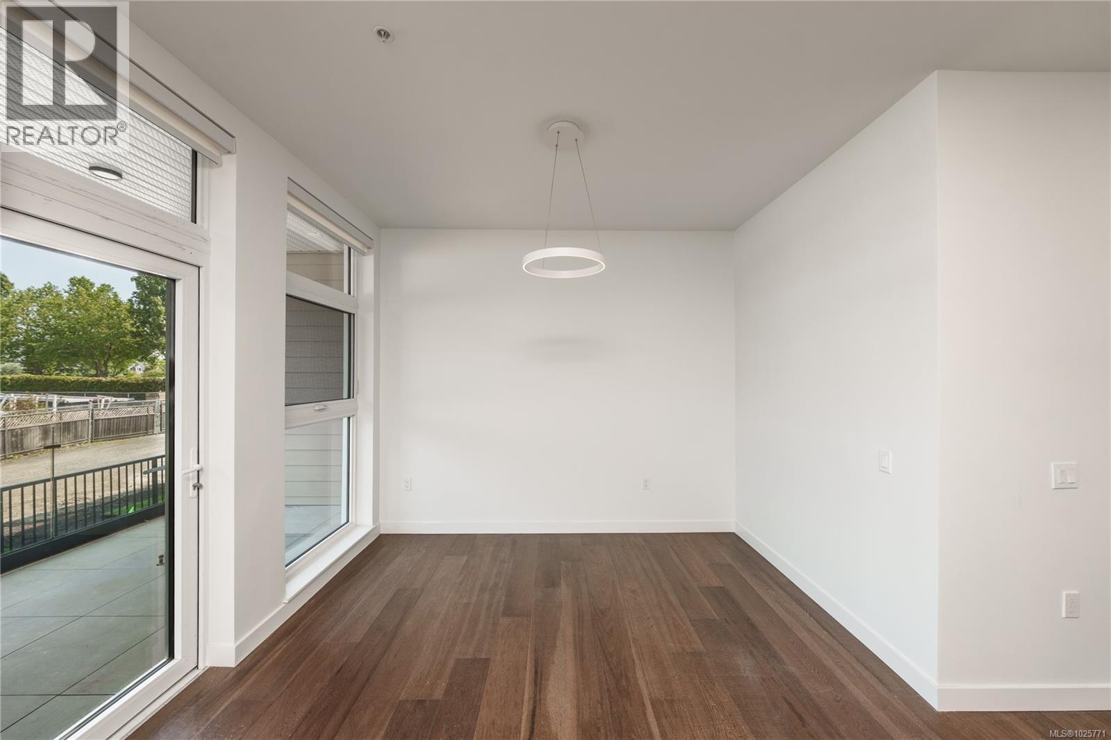 105 9570 Fifth St, Sidney, British Columbia  V8L 2W5 - Photo 8 - 1025771