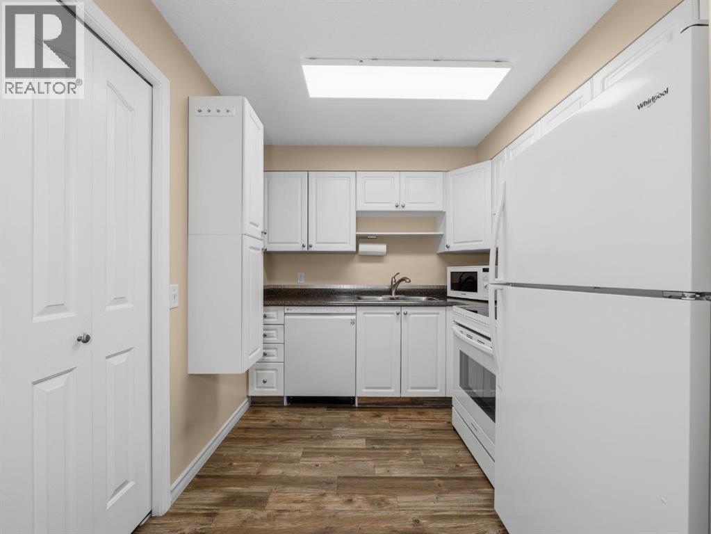 3208 Millrise Point Sw, Calgary, Alberta  T2Y 3W4 - Photo 4 - A2292056