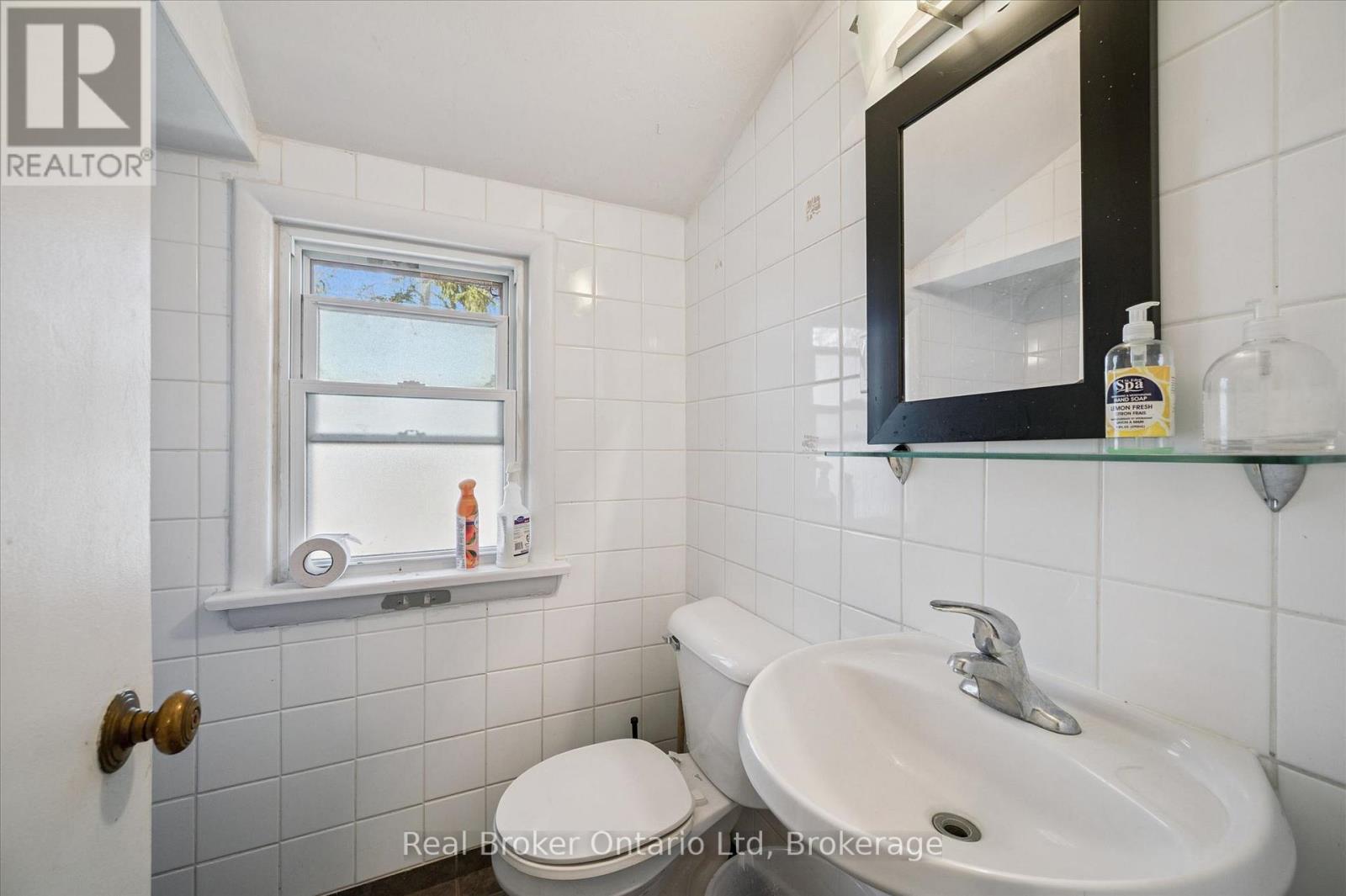 Upper - 68 Highland Road W, Kitchener, Ontario  N2M 3B5 - Photo 13 - X13004288