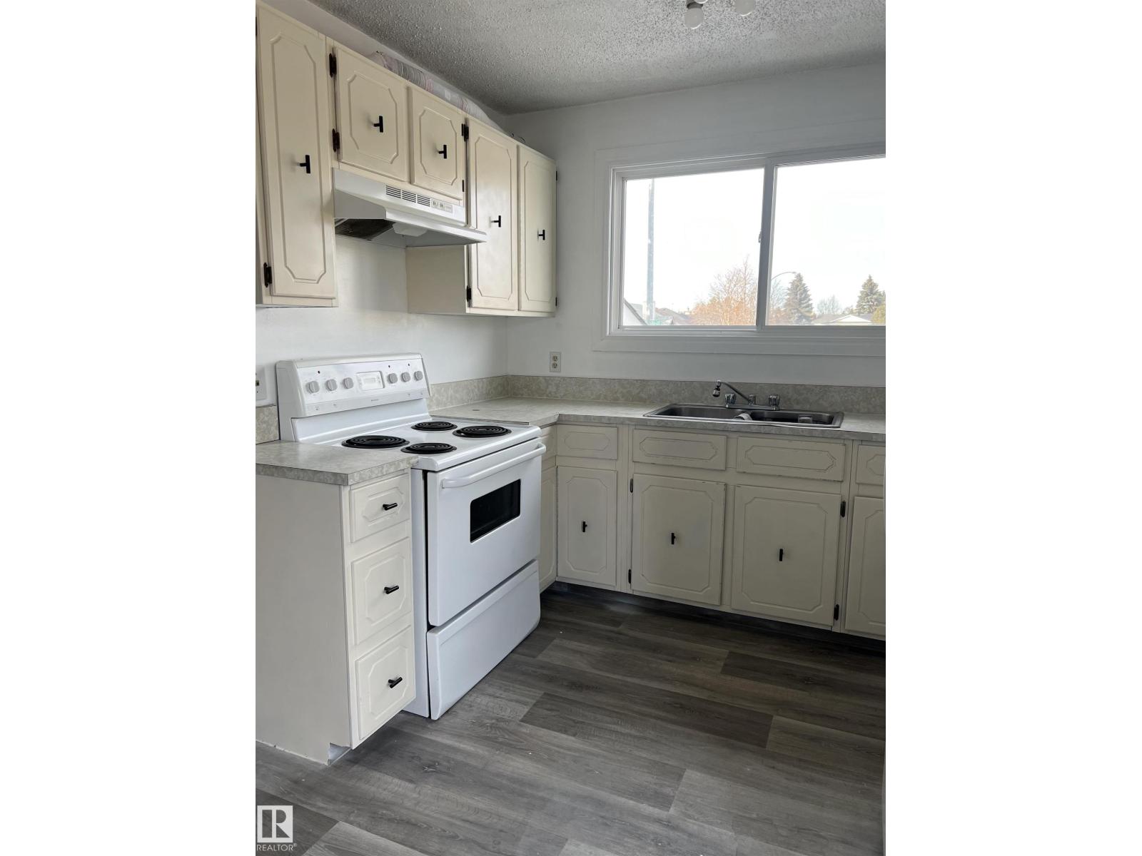 6333 11 Av Nw, Edmonton, Alberta  T6L 3A8 - Photo 11 - E4482459