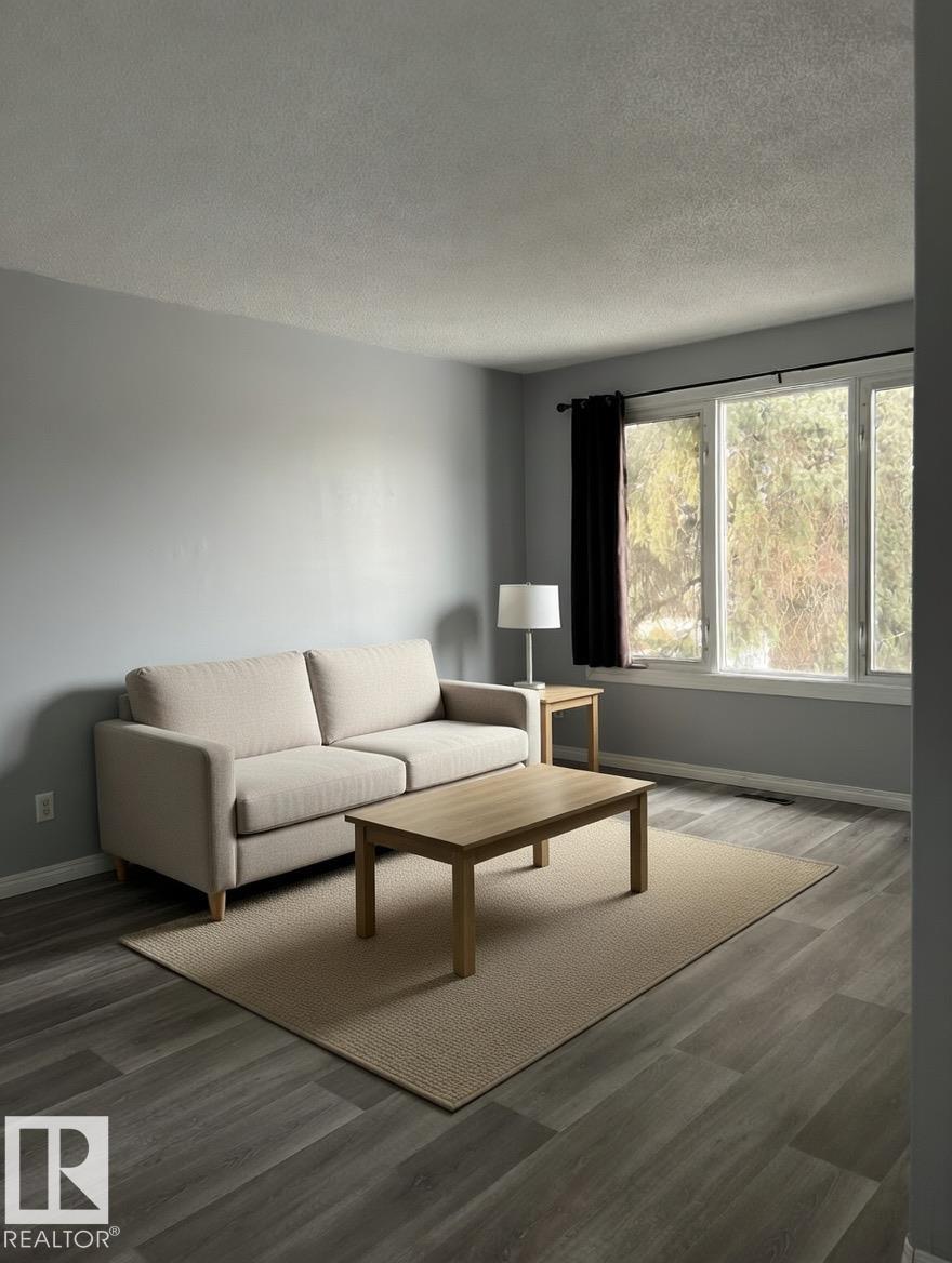 6333 11 Av Nw, Edmonton, Alberta  T6L 3A8 - Photo 3 - E4482459