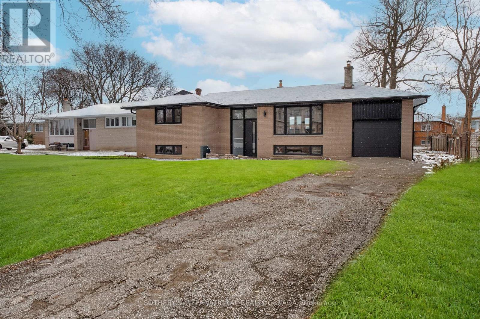 33 Lancer Drive, Vaughan, Ontario L6A 1E1 - Photo 1 - N13004294