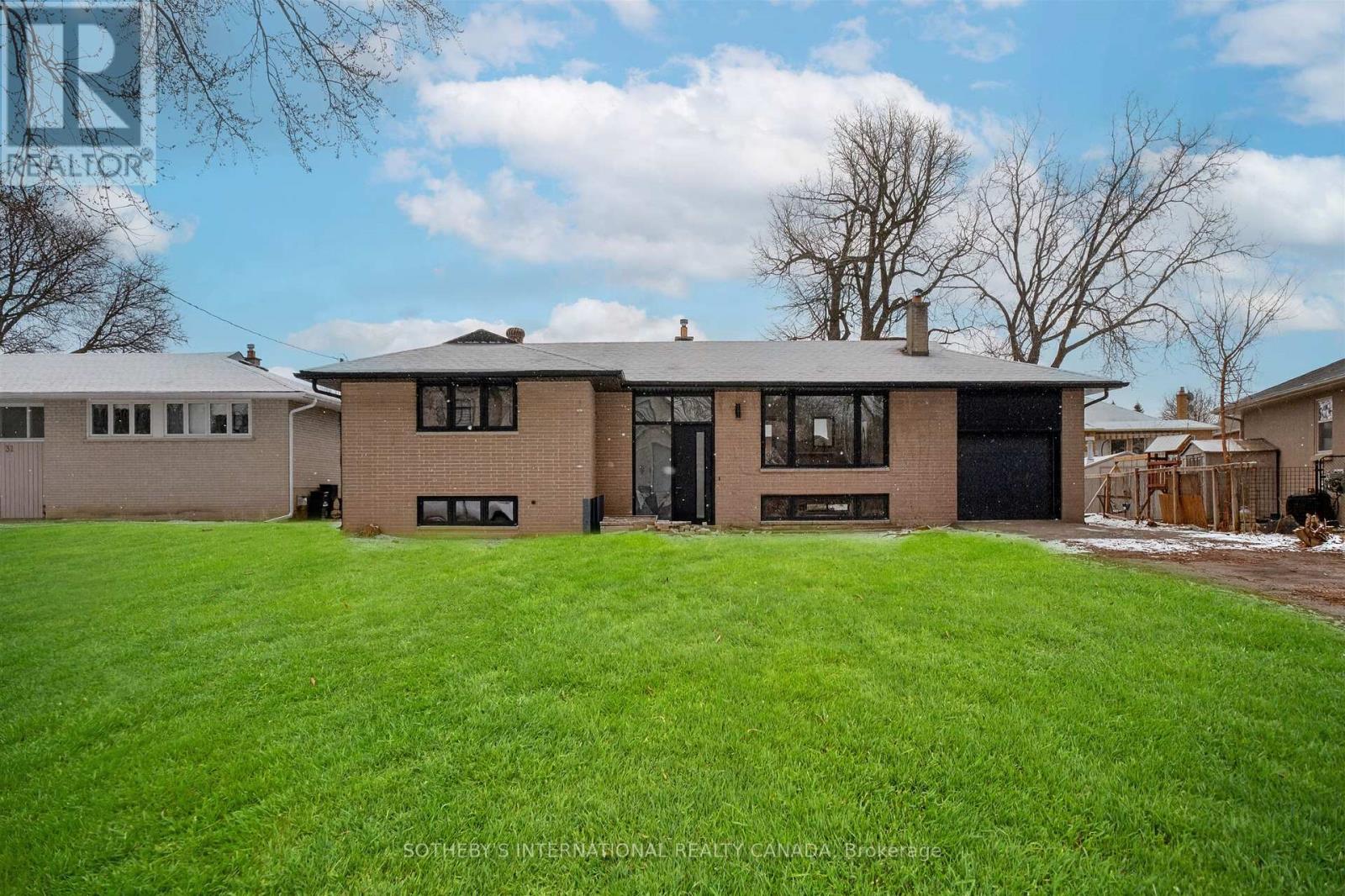 33 Lancer Drive, Vaughan, Ontario L6A 1E1 - Photo 2 - N13004294