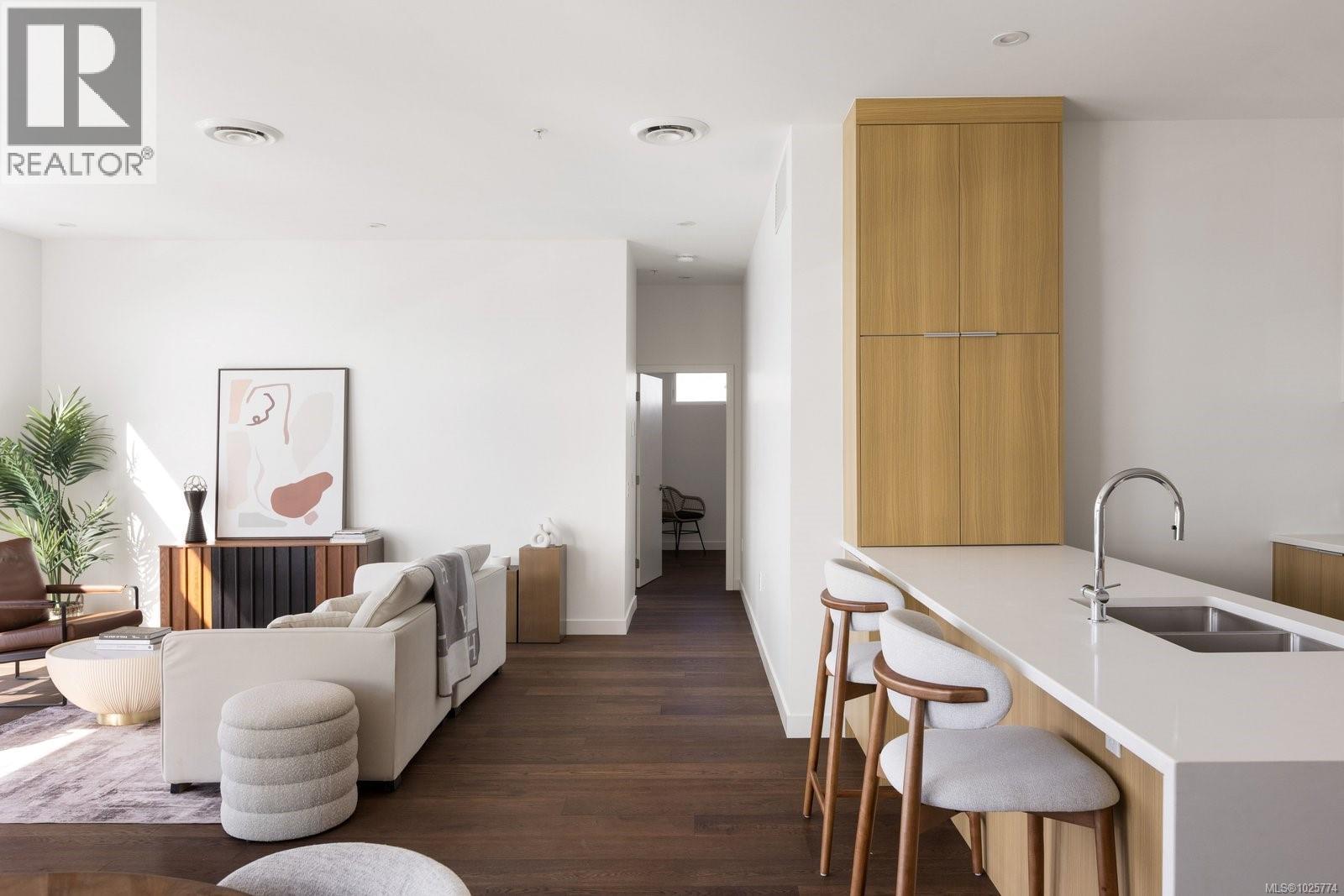 206 9570 Fifth St, Sidney, British Columbia  V8L 2W5 - Photo 2 - 1025774