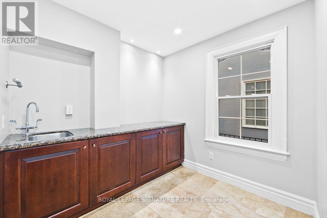 136 Trafalgar Road, Oakville, Ontario  L6J 3G5 - Photo 9 - W13004268