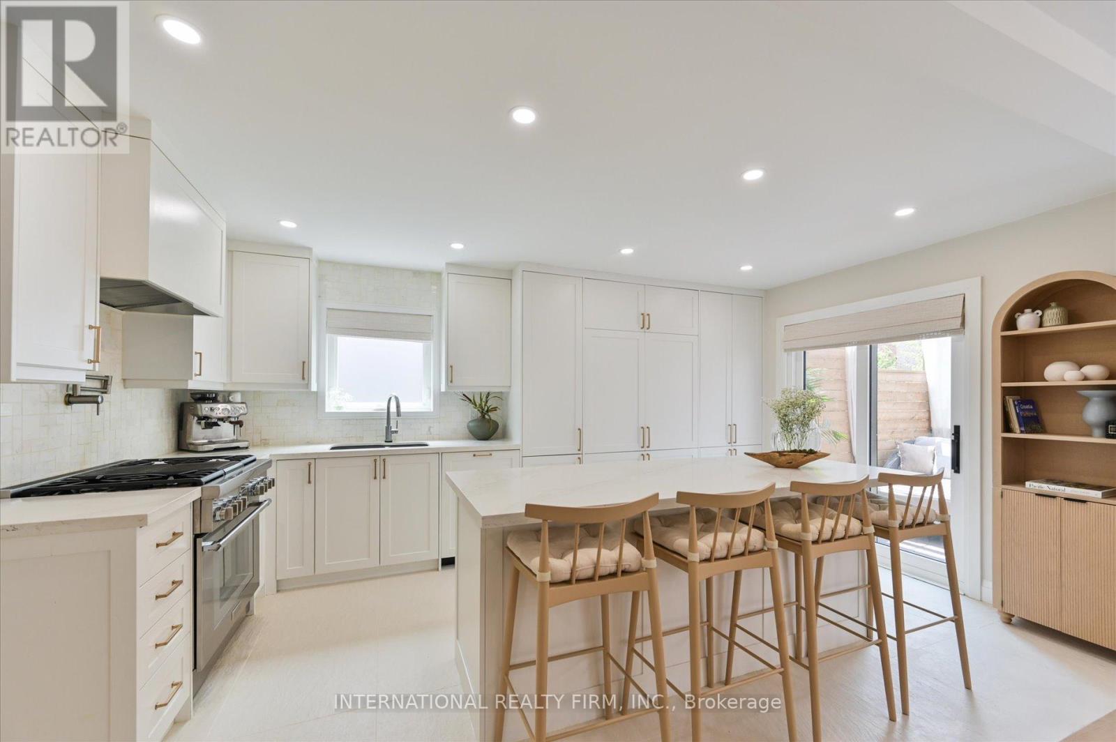 7337 Sandhurst Drive, Mississauga, Ontario  L5N 7G7 - Photo 5 - W13004300