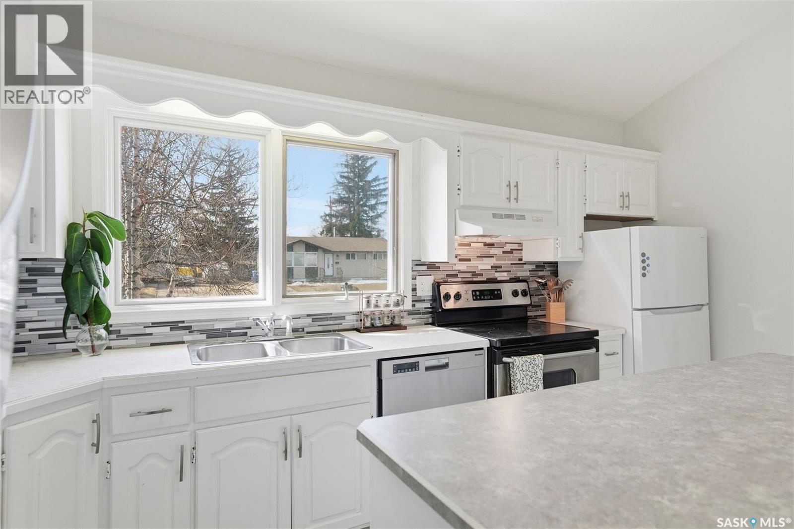 27 Lindsay Drive, Saskatoon, Saskatchewan  S7H 3E2 - Photo 5 - SK032920