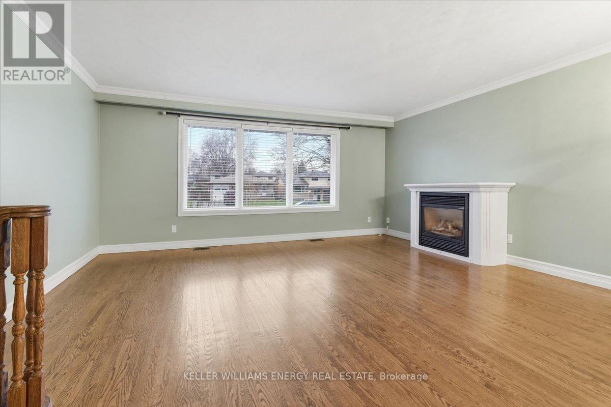 317 Central Park Boulevard N, Oshawa, Ontario  L1G 5Z5 - Photo 2 - E13004358