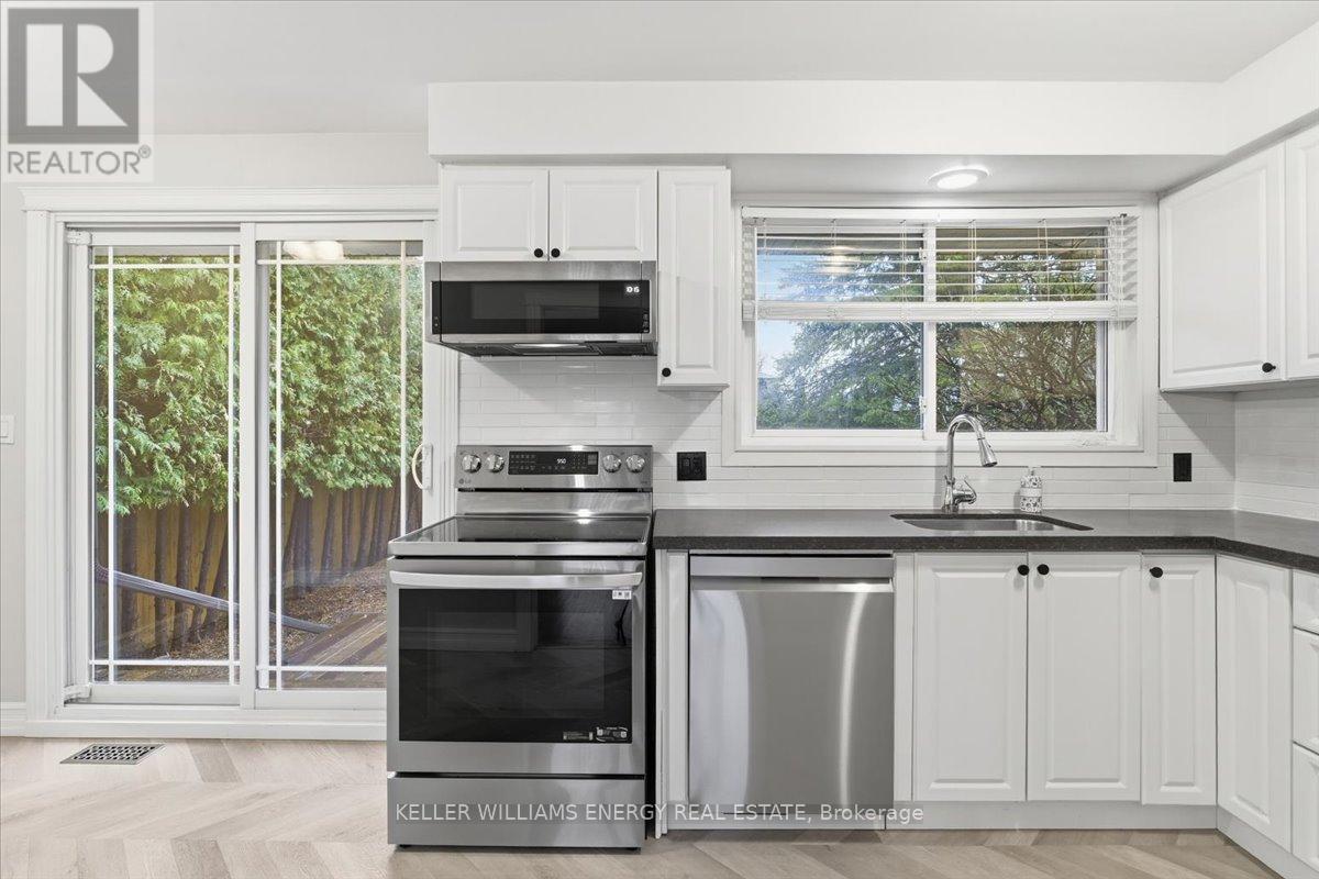 317 Central Park Boulevard N, Oshawa, Ontario  L1G 5Z5 - Photo 5 - E13004358