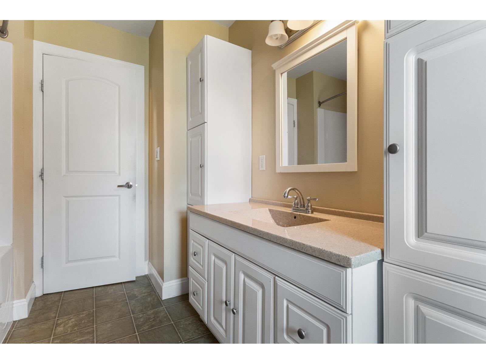 2121 Guilford Drive, Abbotsford, British Columbia  V2S 4Z3 - Photo 11 - R3111919