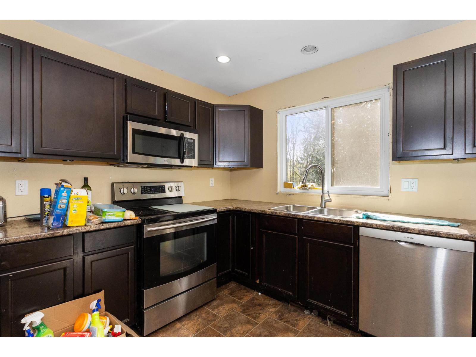 2121 Guilford Drive, Abbotsford, British Columbia  V2S 4Z3 - Photo 9 - R3111919