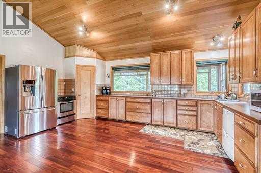 240 Essex Street, Carbon, Alberta  T0M 0L0 - Photo 5 - A2295860