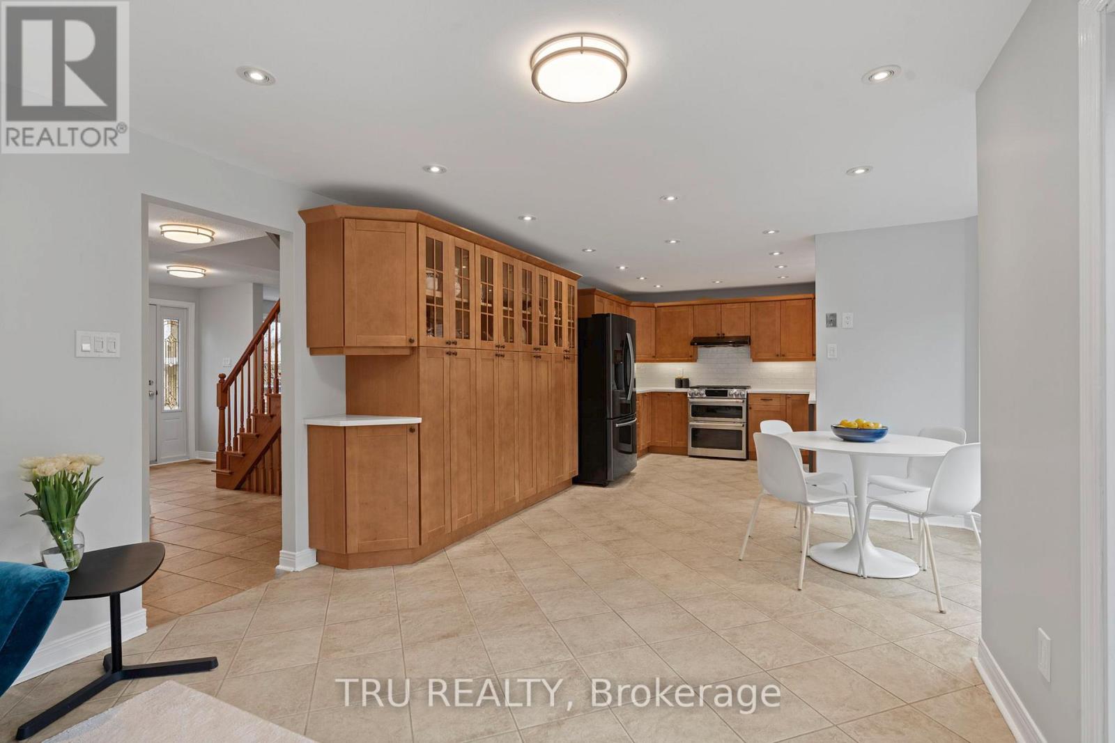 256 Hoylake Crescent, Ottawa, Ontario  K1E 2M8 - Photo 10 - X13004376