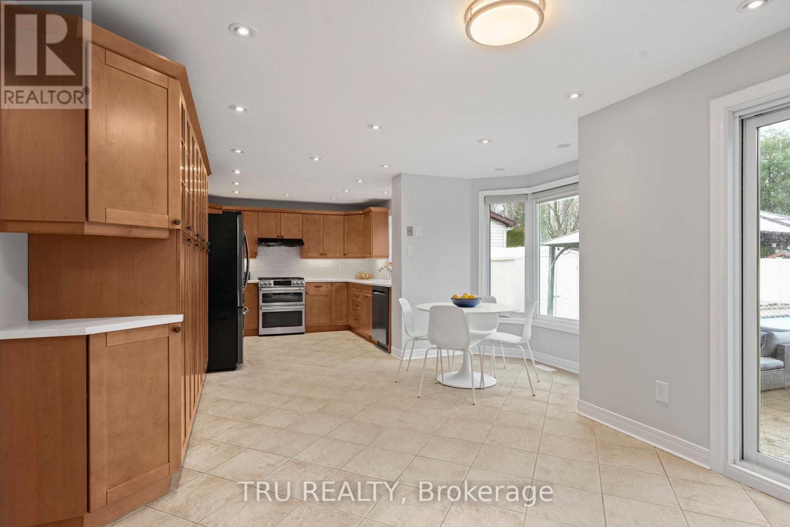 256 Hoylake Crescent, Ottawa, Ontario  K1E 2M8 - Photo 11 - X13004376