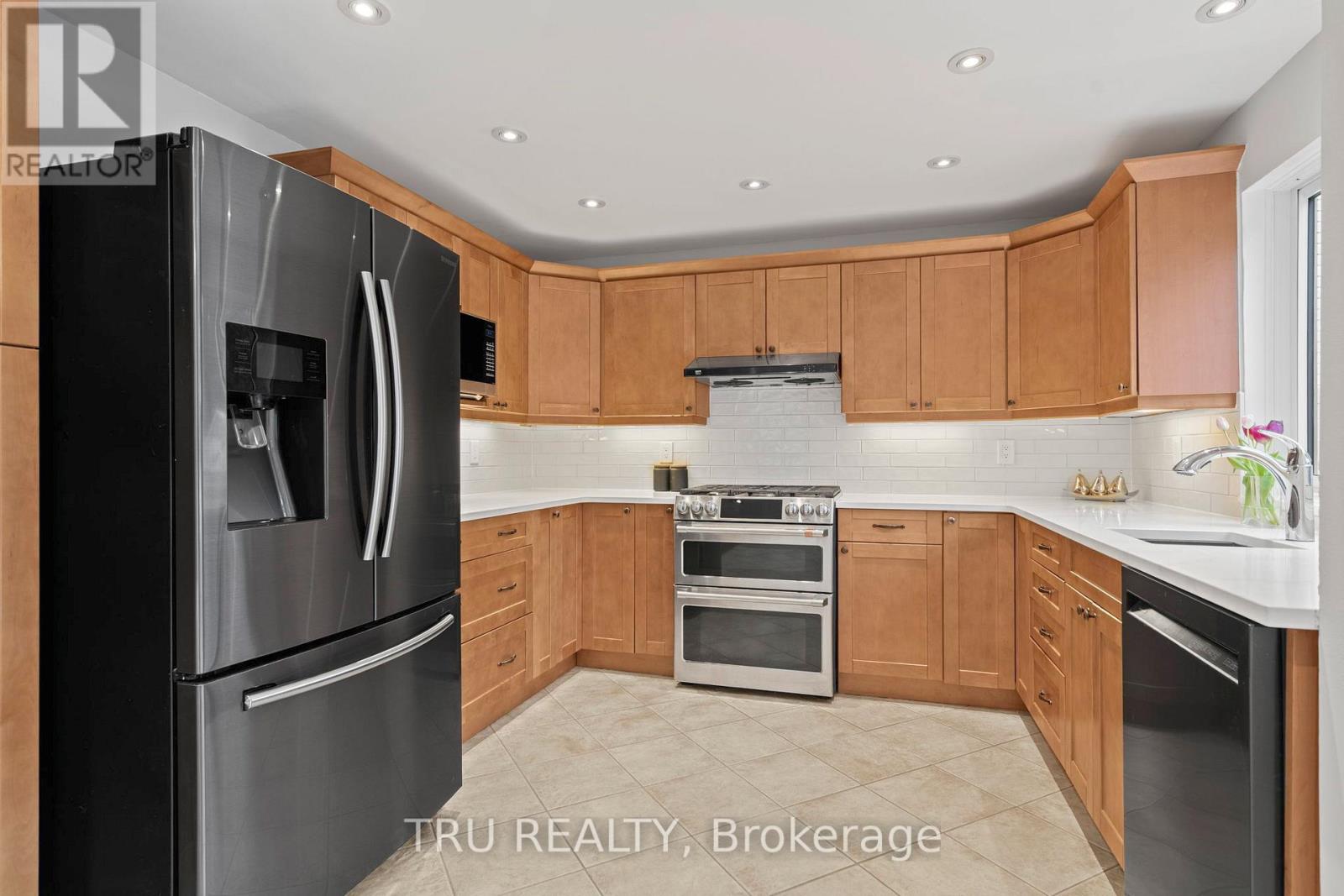 256 Hoylake Crescent, Ottawa, Ontario  K1E 2M8 - Photo 15 - X13004376