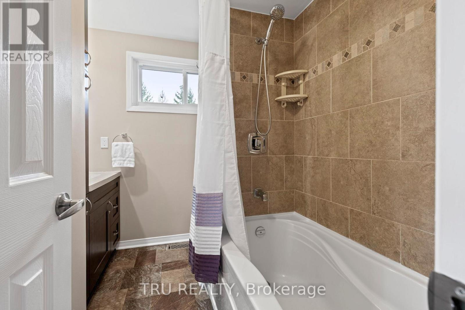 256 Hoylake Crescent, Ottawa, Ontario  K1E 2M8 - Photo 25 - X13004376