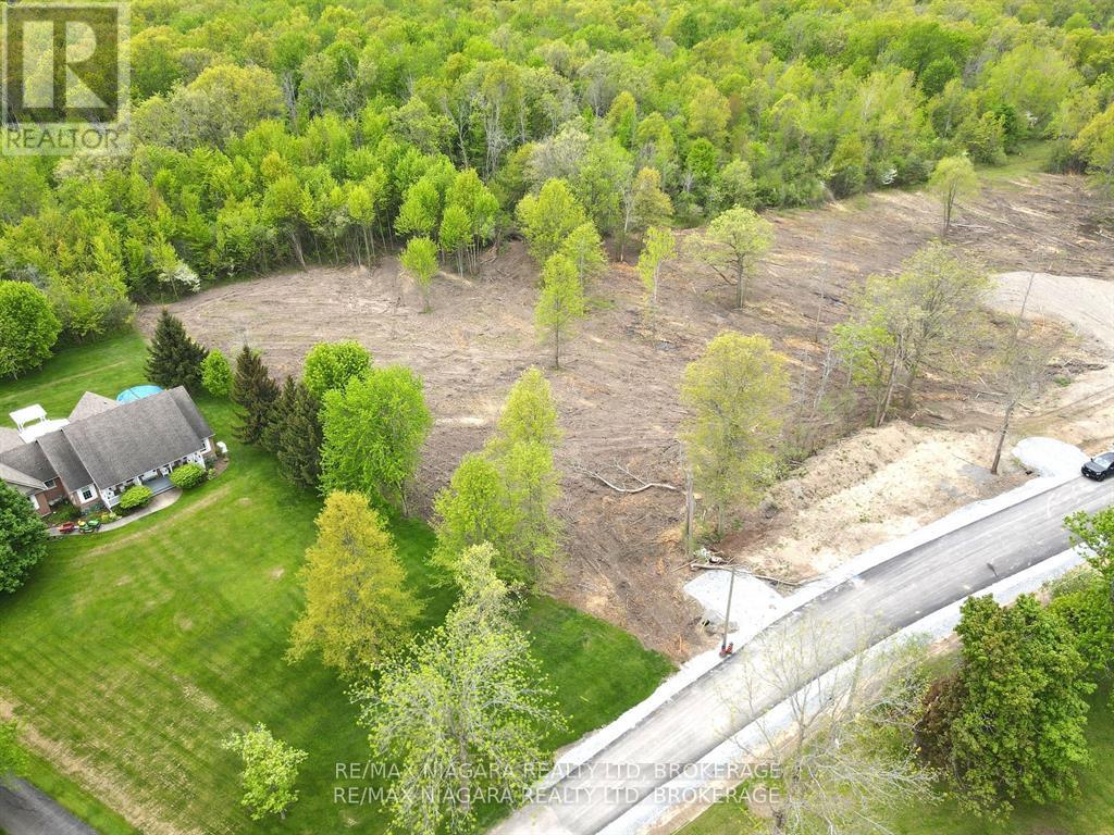 2121 Houck Crescent, Fort Erie, Ontario  L2A 5M4 - Photo 2 - X13004324