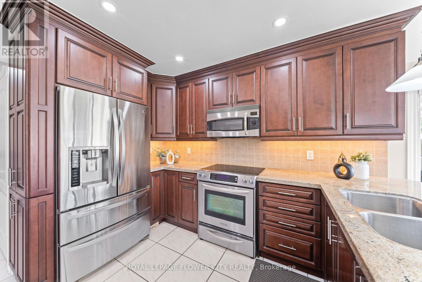 60 Newgreen Crescent, Brampton, Ontario  L6S 4Y5 - Photo 13 - W12827762