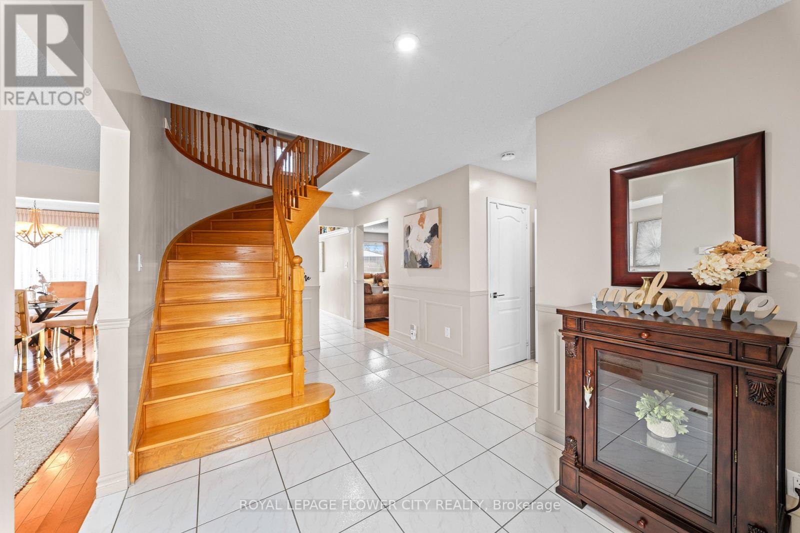 60 Newgreen Crescent, Brampton, Ontario  L6S 4Y5 - Photo 5 - W12827762