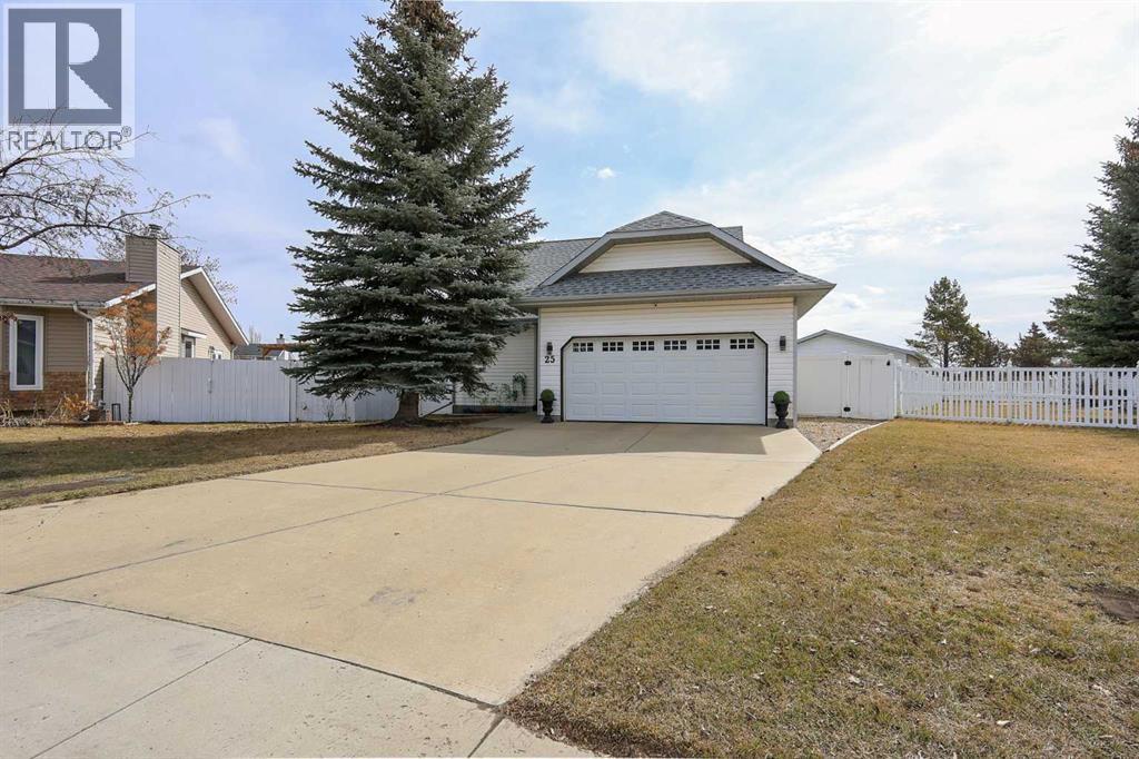 25 Kee Close, Red Deer, Alberta  T4P 3M4 - Photo 1 - A2302272