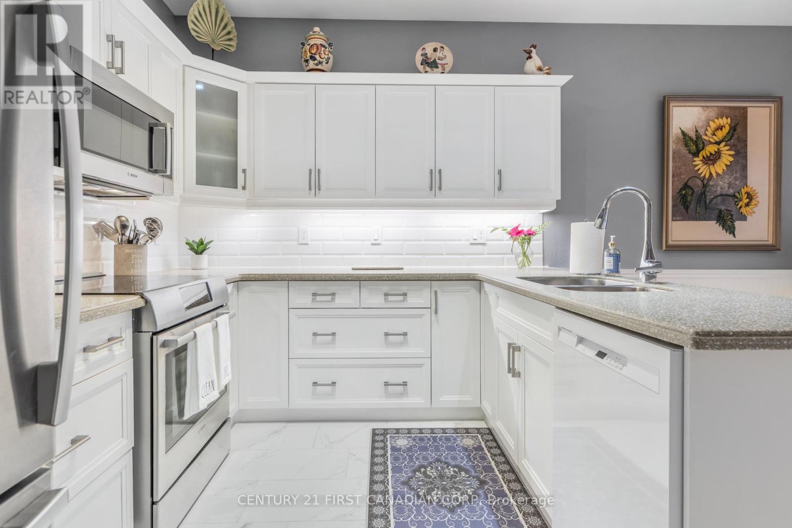 Photo 17 of 33 for 1 - 205 North Centre Road