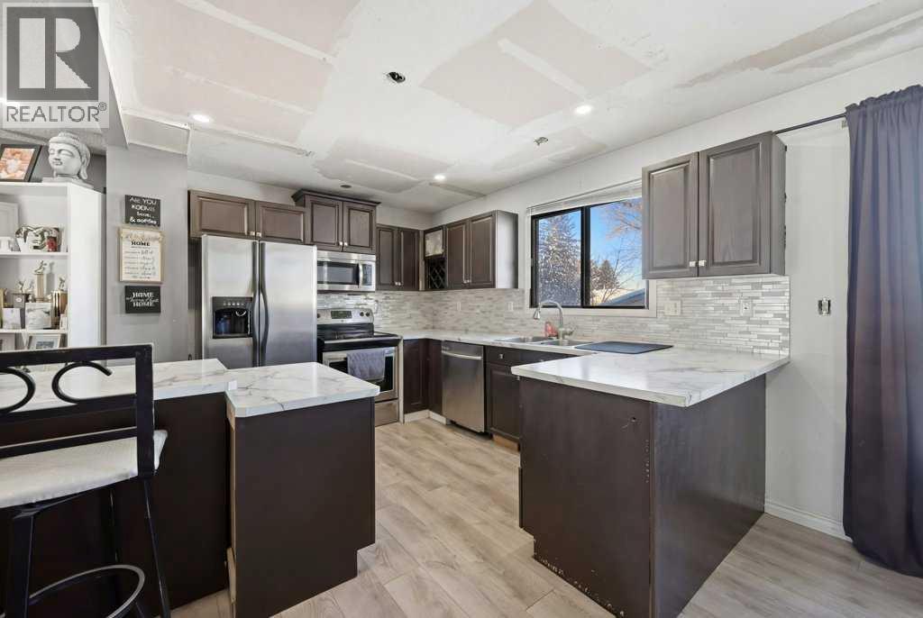 228 Castleridge Drive Ne, Calgary, Alberta  T3J 1X3 - Photo 11 - A2290793