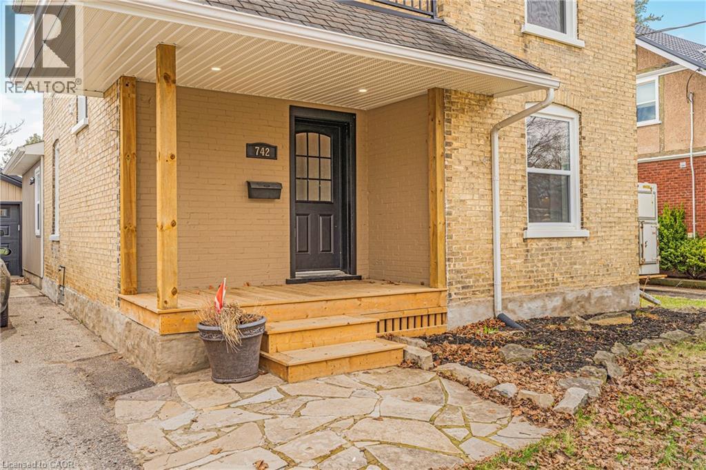 742 Vine Street, Cambridge, Ontario  N3H 2Z3 - Photo 2 - 40820642