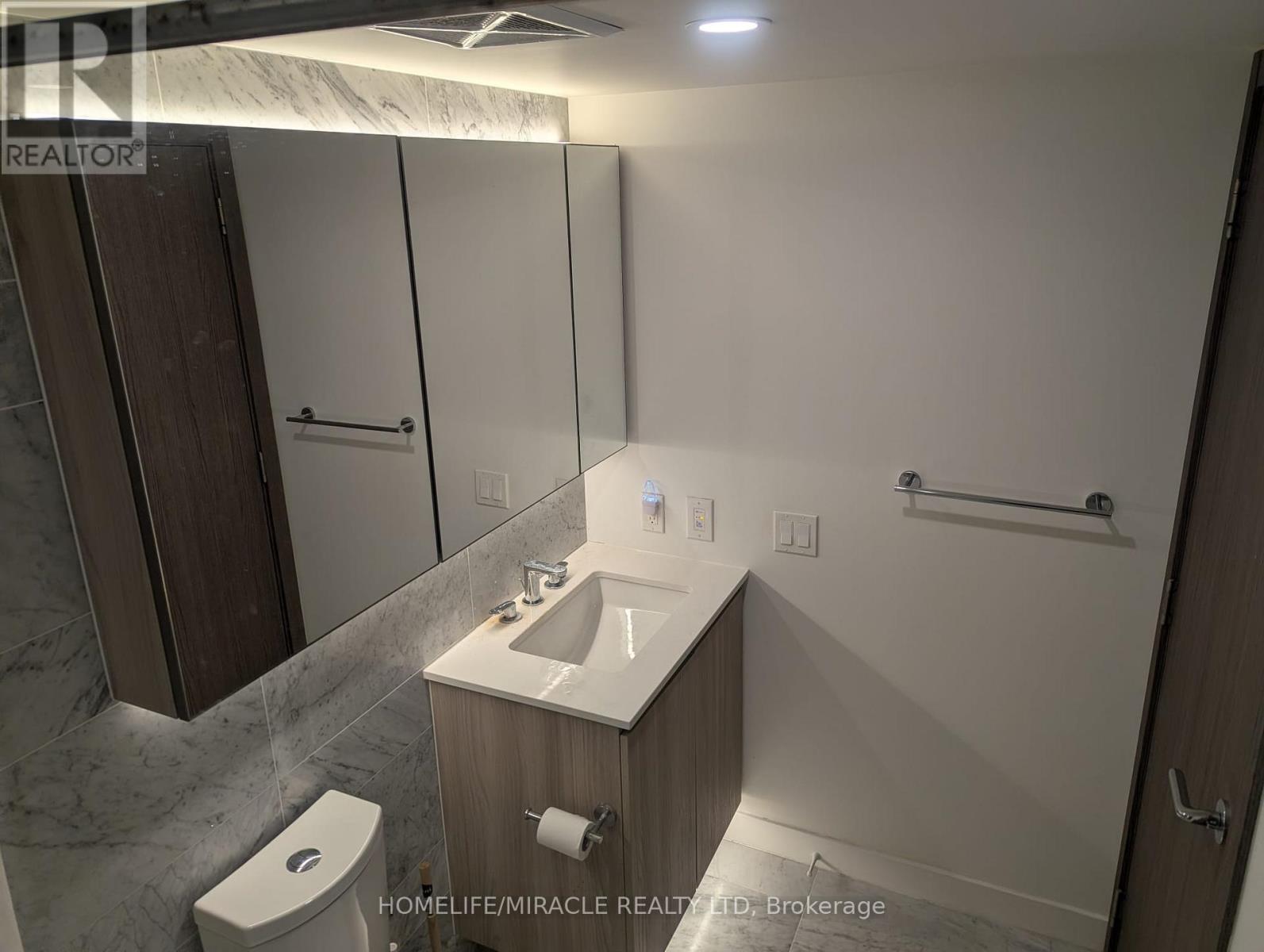 712 - 19 Bathurst Street, Toronto, Ontario  M5V 0N2 - Photo 5 - C13004338