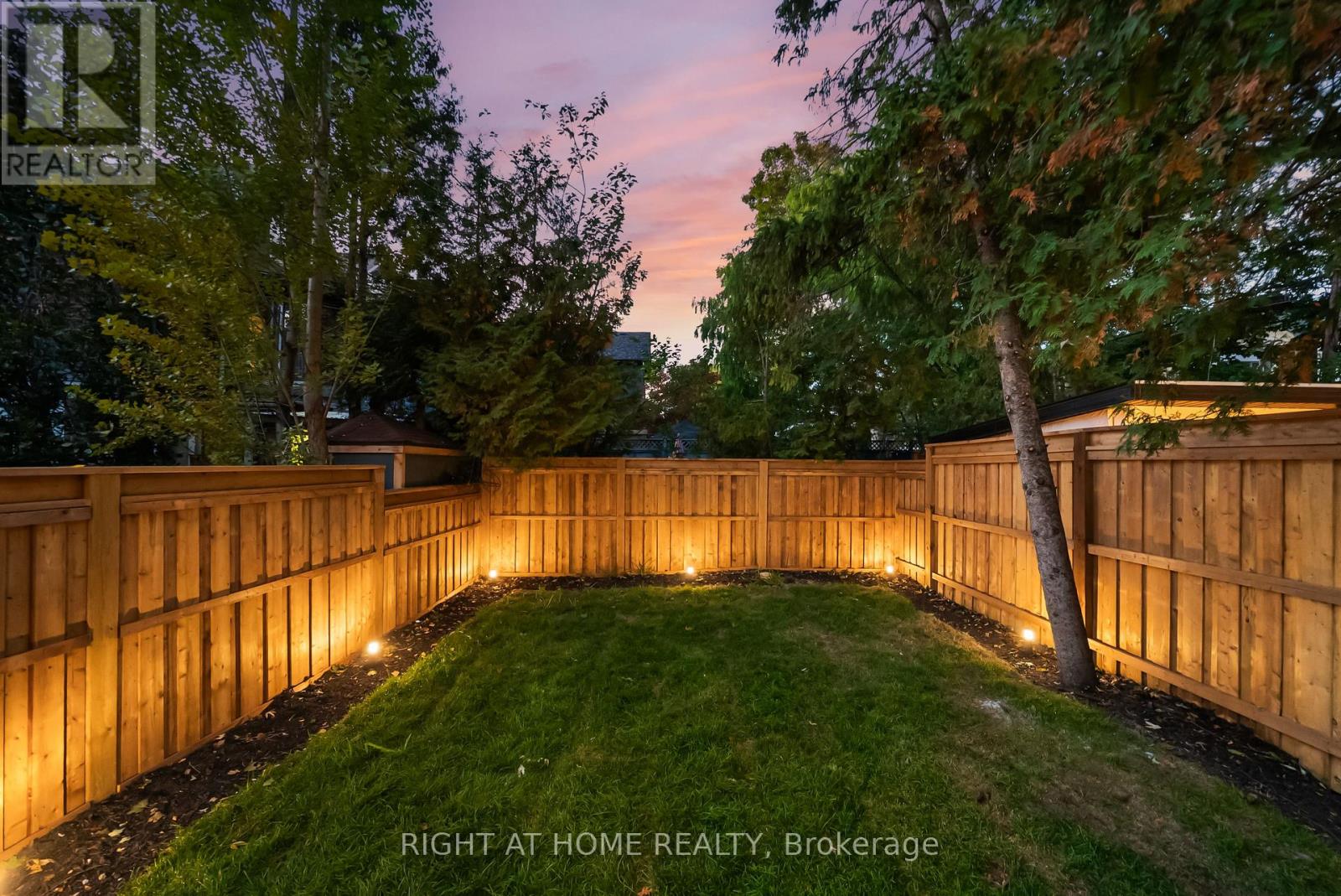 98 Dixon Avenue, Toronto, Ontario  M4L 1N7 - Photo 36 - E12918542