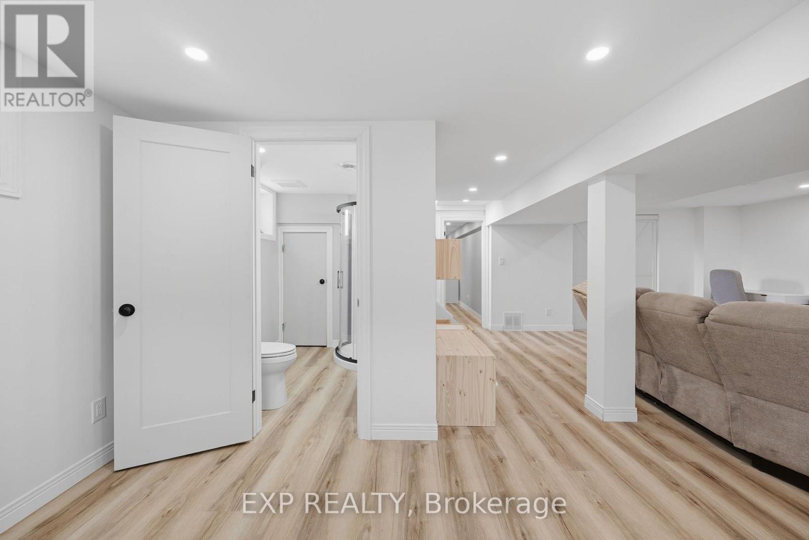 597 Gold Street, Warwick, Ontario N0M 2S0 - Photo 29 - X12864380