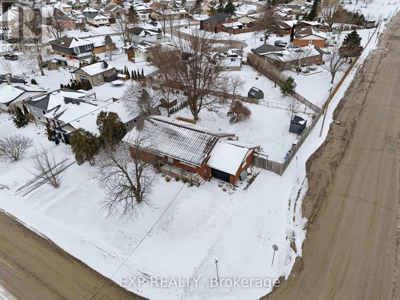 597 Gold Street, Warwick, Ontario N0M 2S0 - Photo 36 - X12864380