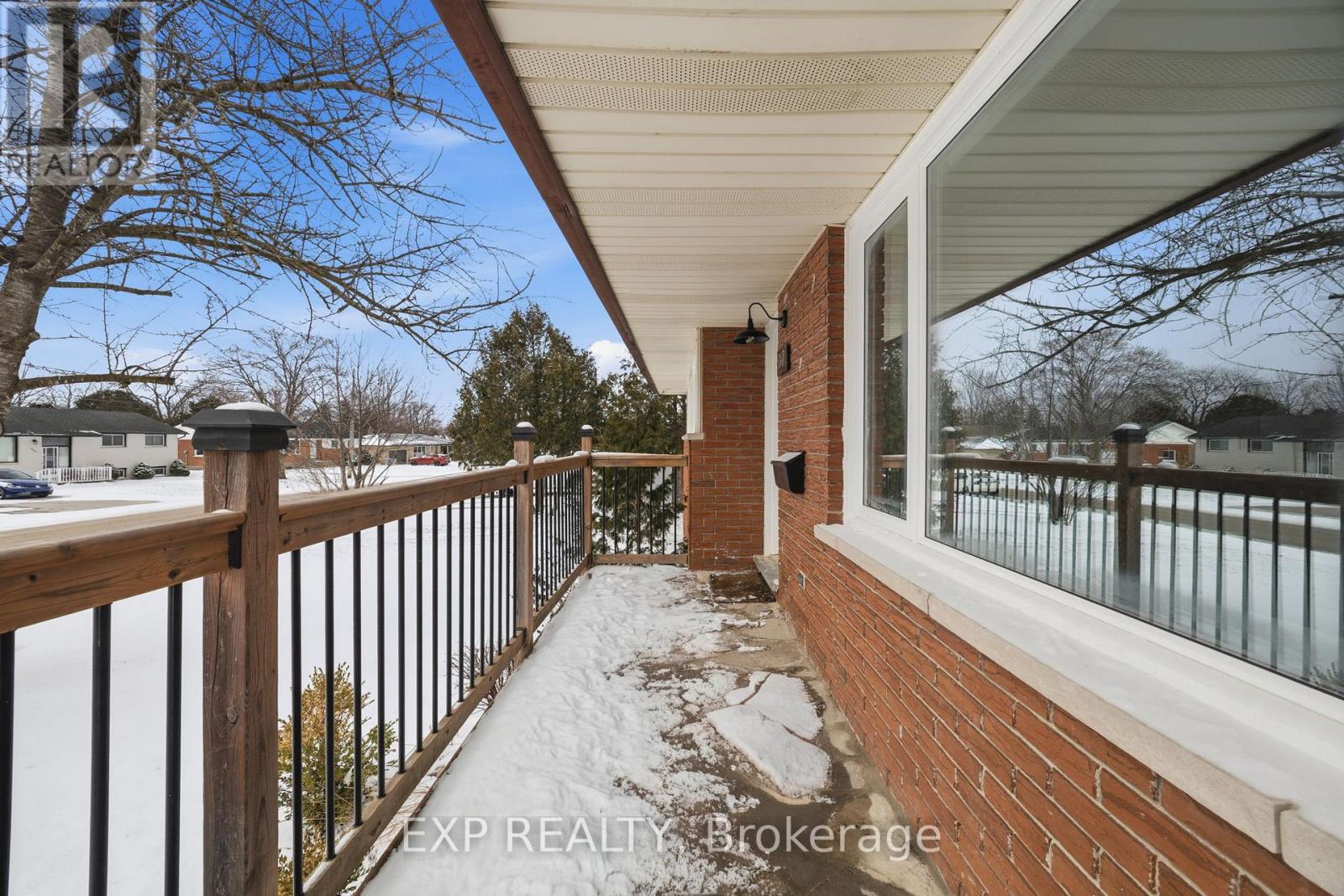 597 Gold Street, Warwick, Ontario N0M 2S0 - Photo 45 - X12864380