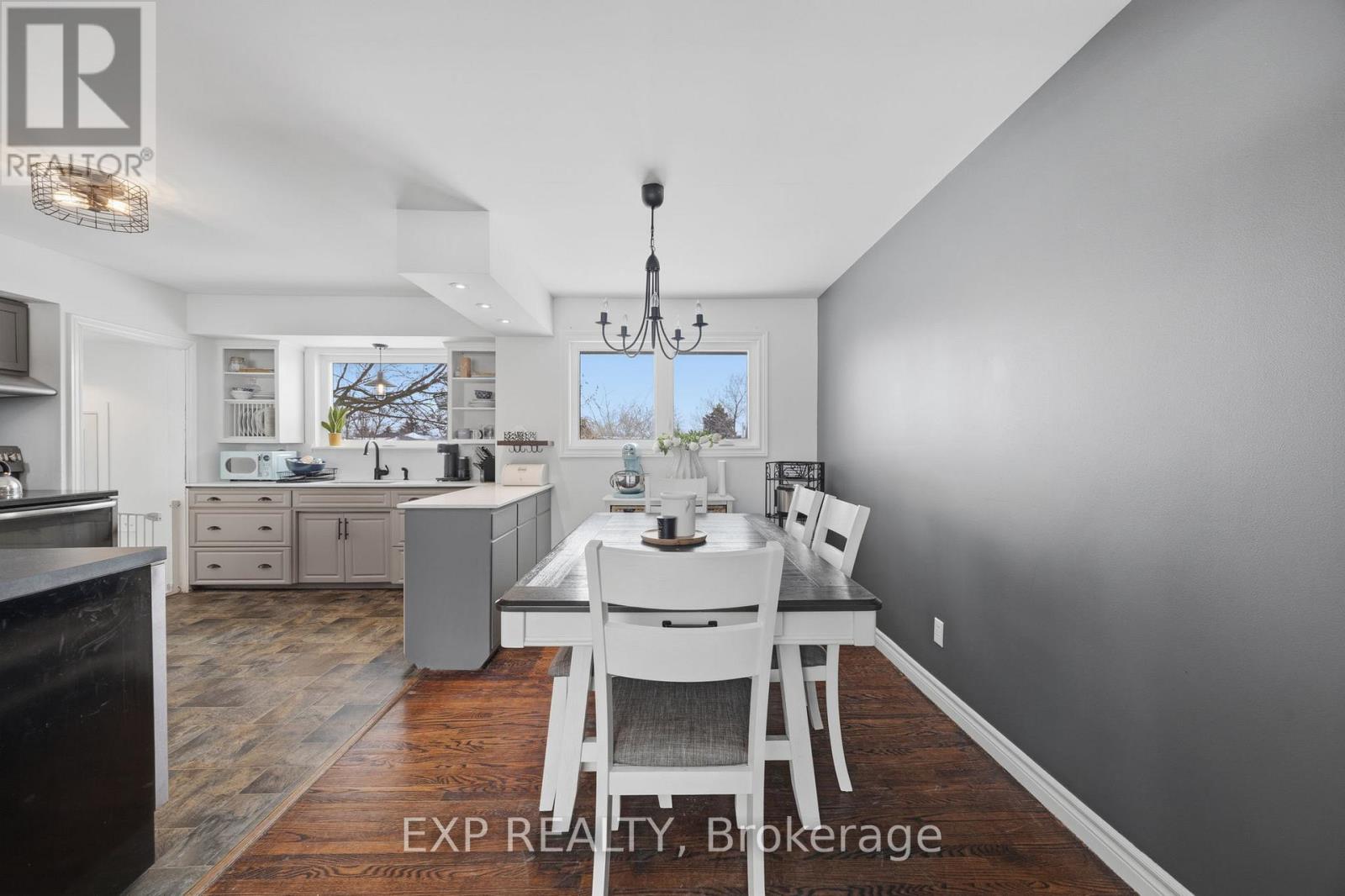 597 Gold Street, Warwick, Ontario N0M 2S0 - Photo 9 - X12864380