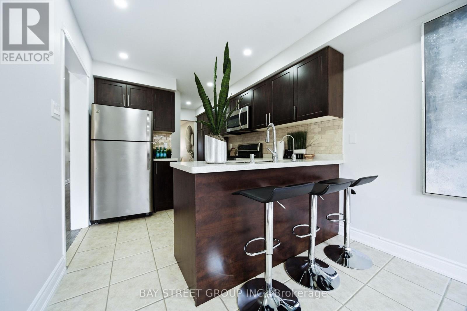 48 Heartleaf Crescent, Brampton, Ontario  L7A 2B7 - Photo 10 - W13004316