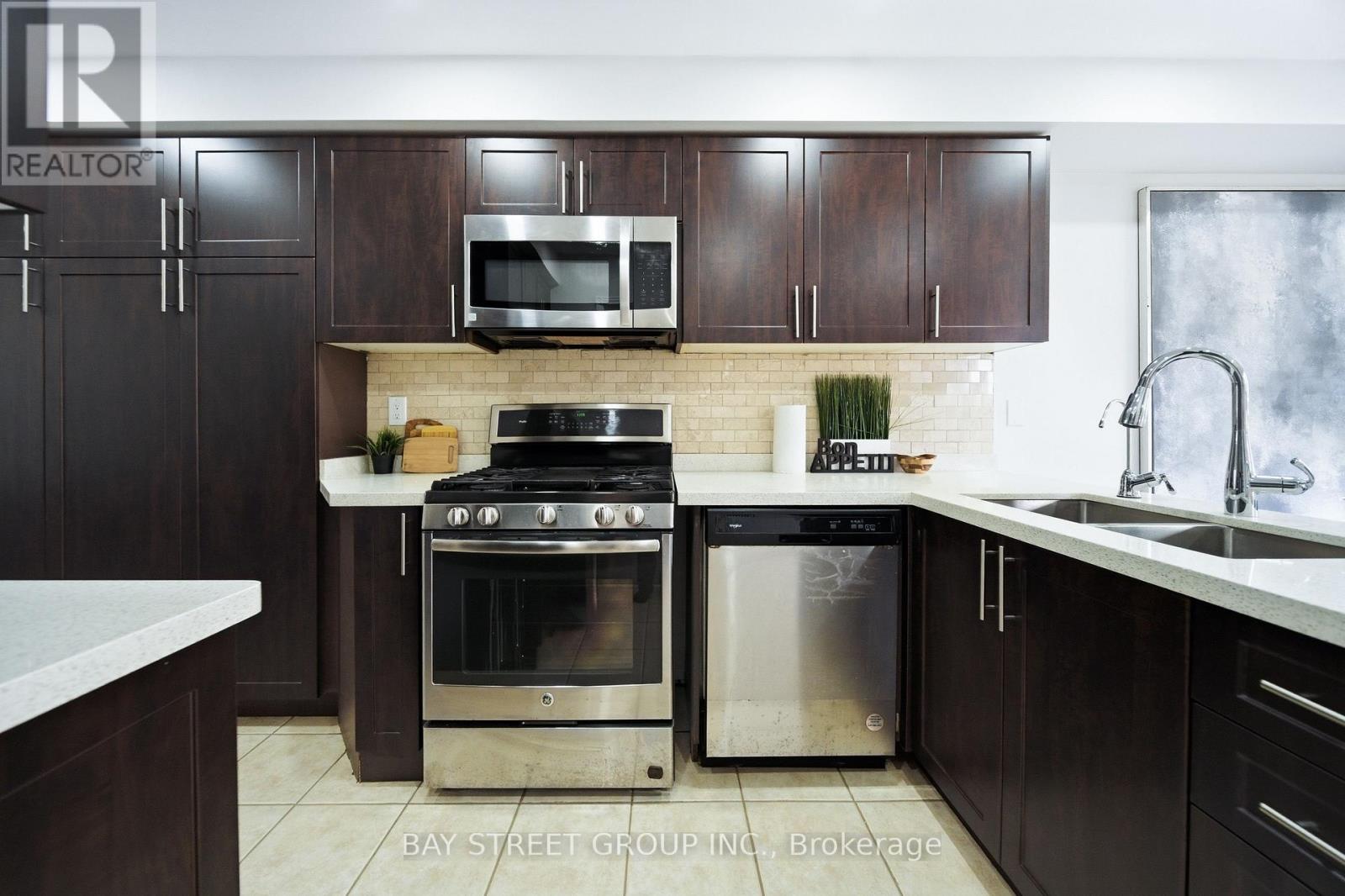 48 Heartleaf Crescent, Brampton, Ontario  L7A 2B7 - Photo 12 - W13004316