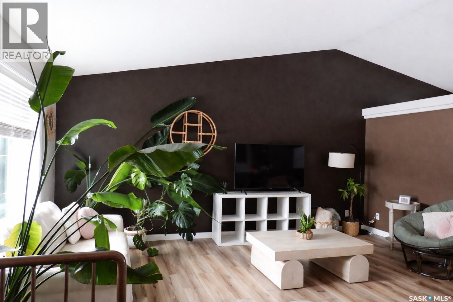 671 Fairbrother Place, Saskatoon, Saskatchewan  S7S 1J2 - Photo 2 - SK033047