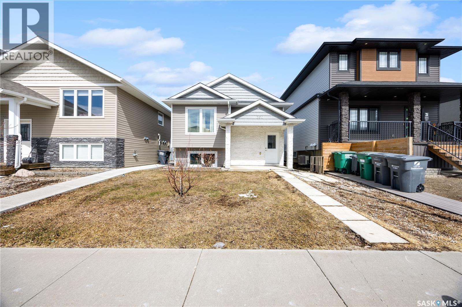 350 Marlatte Street, Saskatoon, Saskatchewan  S7W 0S7 - Photo 2 - SK033042