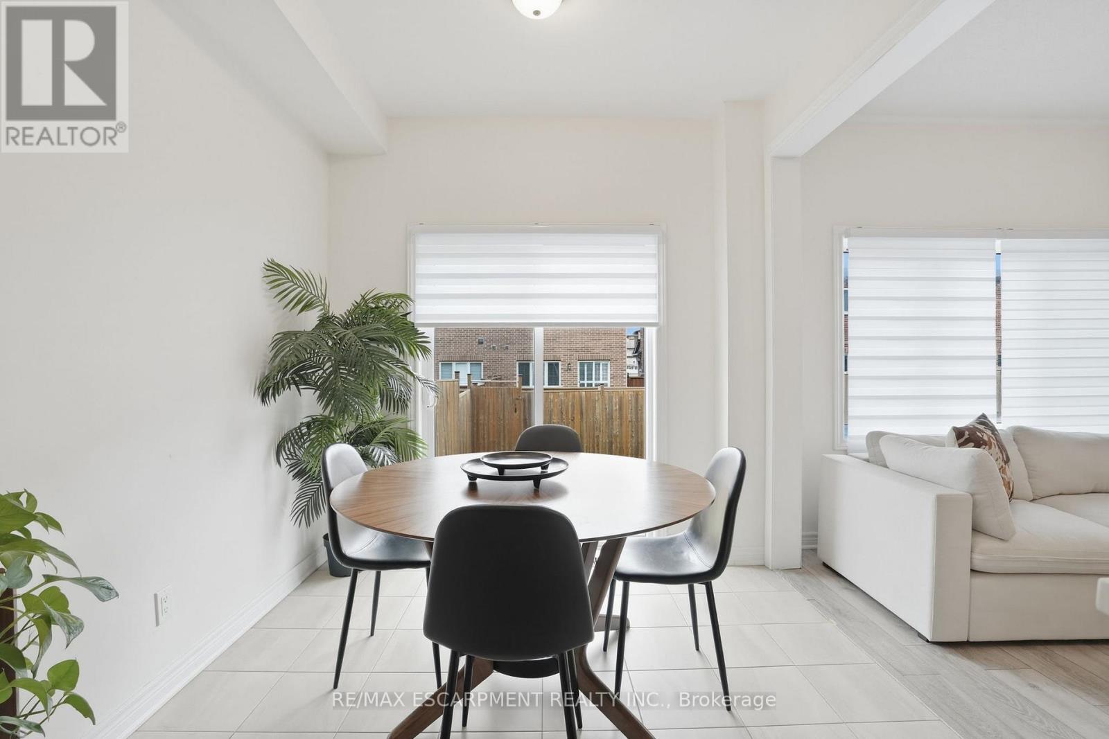 48 Harmony Way N, Thorold, Ontario  L2V 0H1 - Photo 10 - X13004314