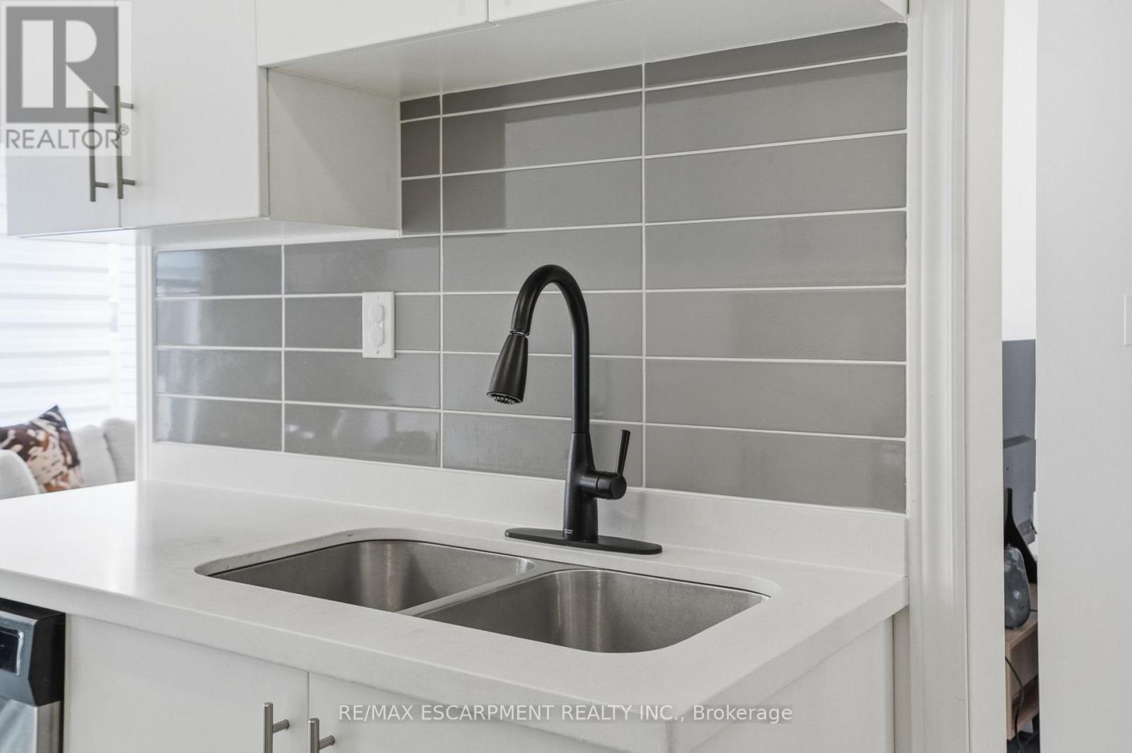 48 Harmony Way N, Thorold, Ontario  L2V 0H1 - Photo 13 - X13004314